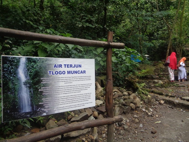Penjelasan air terjun tlogo muncar, Sumber: jamelatour.co.id