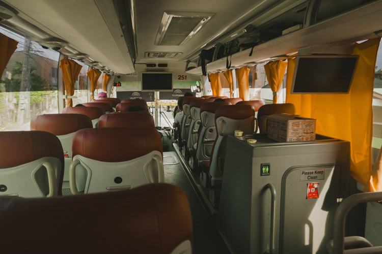Interior bus pariwisata, Sumber: pexels.com
