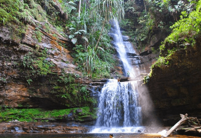Air Terjun Aek Martua dengan Keindahan Alamnya. Sumber wisatalah.com