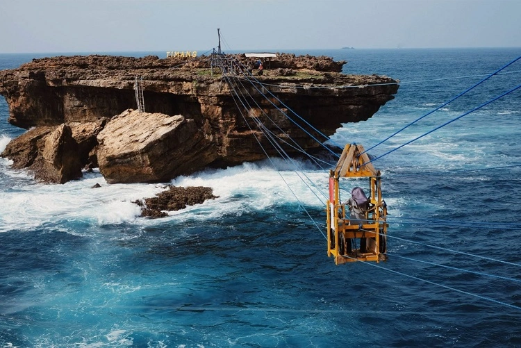 Pantai yang cocok untuk menguji adrenalin, Sumber: osc.medcom.id