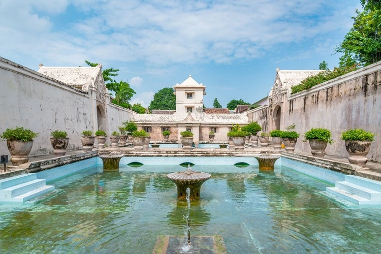 Salah satu destinasi wisata di Jogja, Sumber: travel.kompas.com