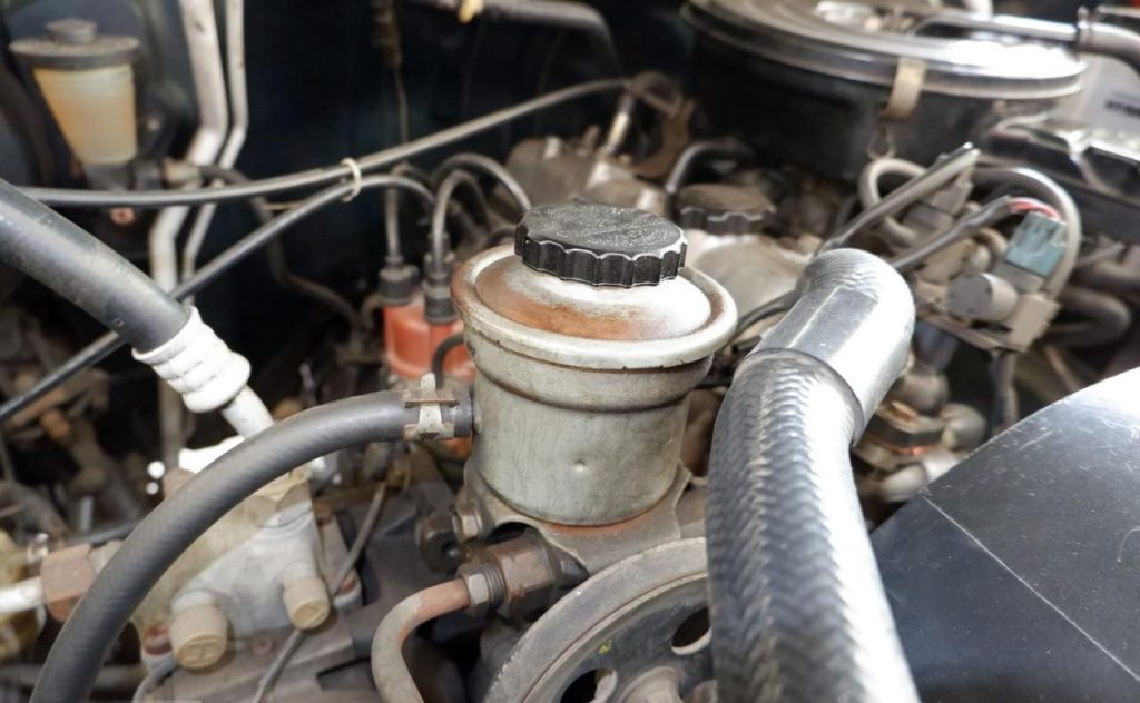 Selang hidrolik pada power steering. Sumber Momobil