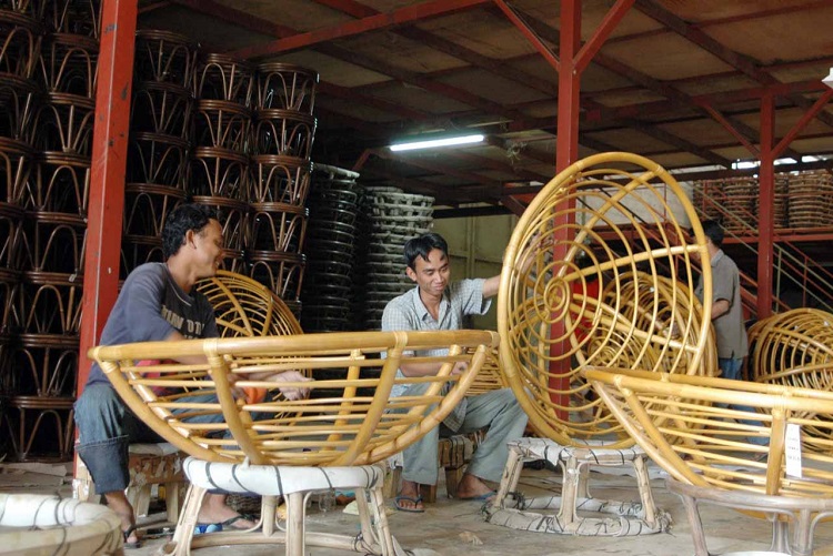 Sentra kerajinan rotan di Cirebon, Sumber: republika.id
