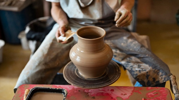  Sentra keramik Plered Purwakarta, Sumber: harapanrakyat.com