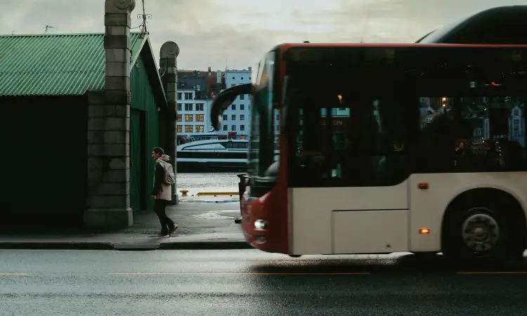 Berpergian naik bus, Sumber: pexels.com