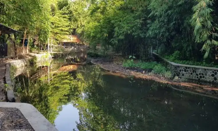 Pemandian Tirta Budi, Sumber: gstatic.com