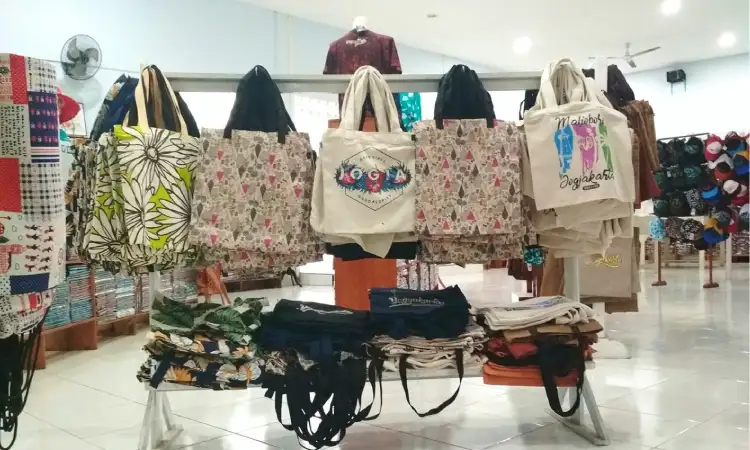 Tips membeli oleh-oleh wisata di jogja, Sumber: facebook.com
